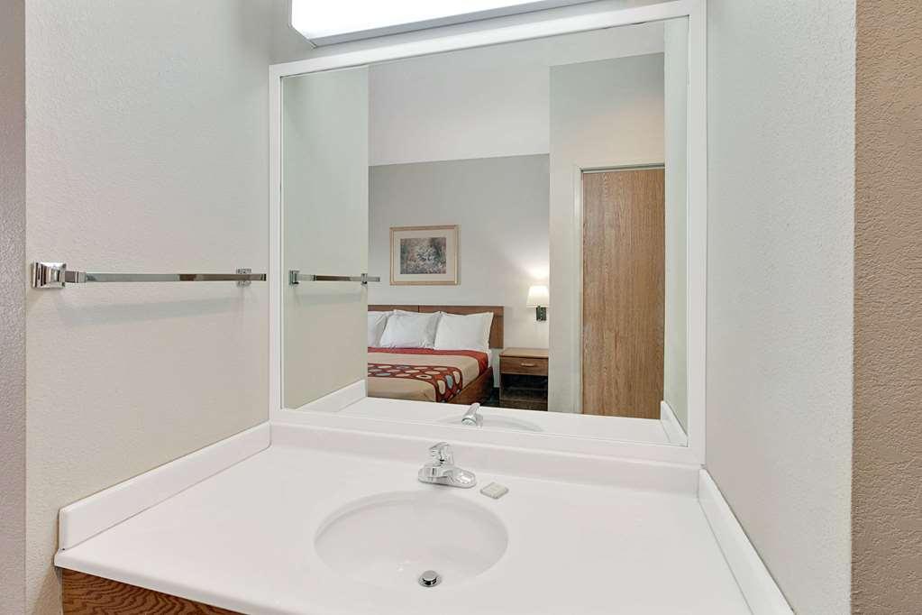 Hotel Super 8 By Wyndham Hampshire Il Habitación foto